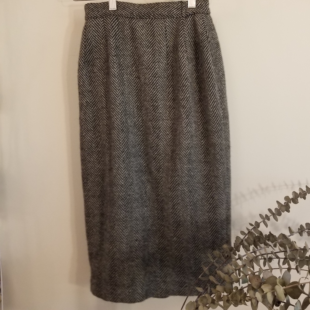 Vintage B&W wool chevron pencil skirt